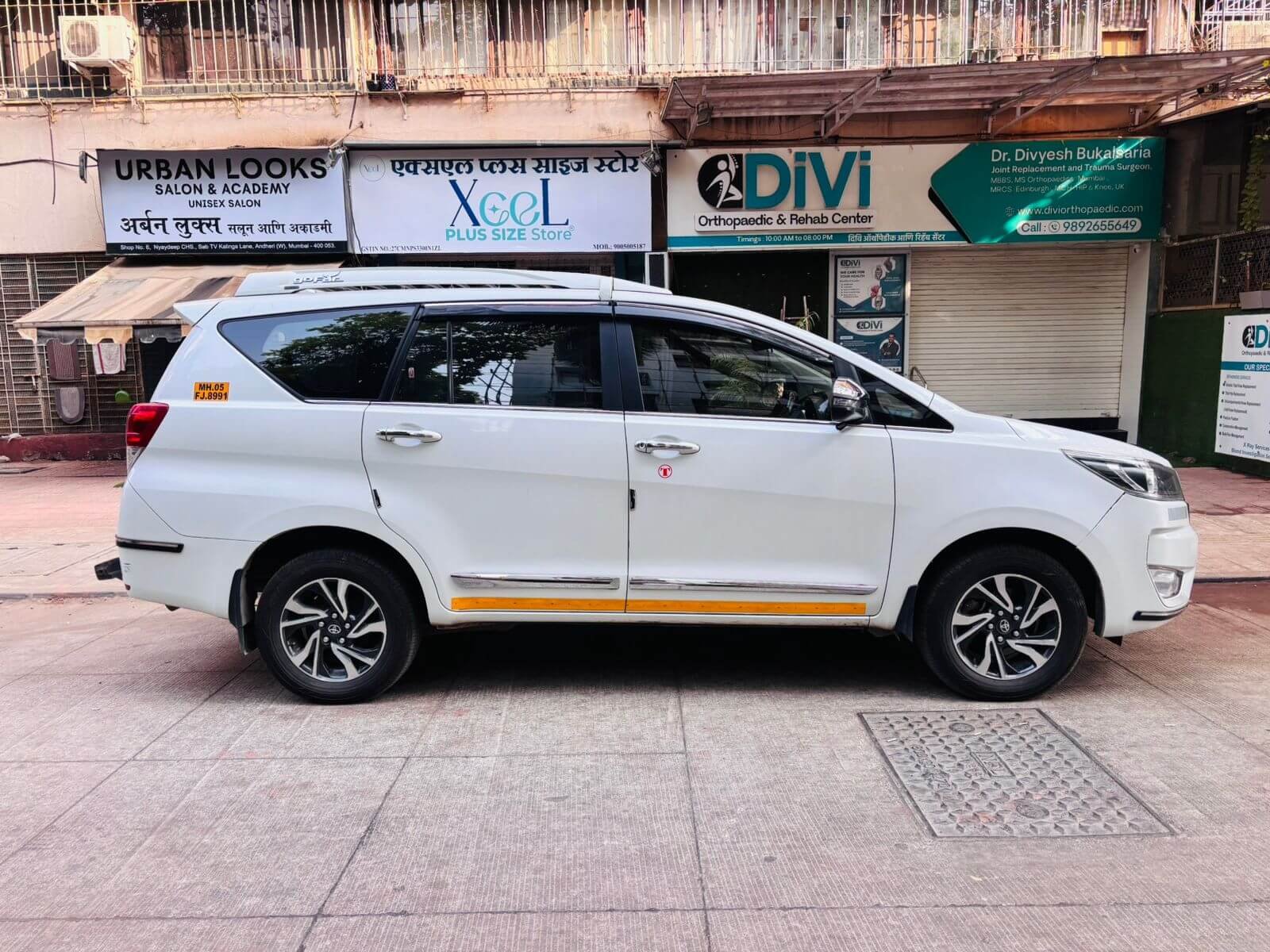 Innova Crysta taxi Mumbai side view — Patel Cab Hire
