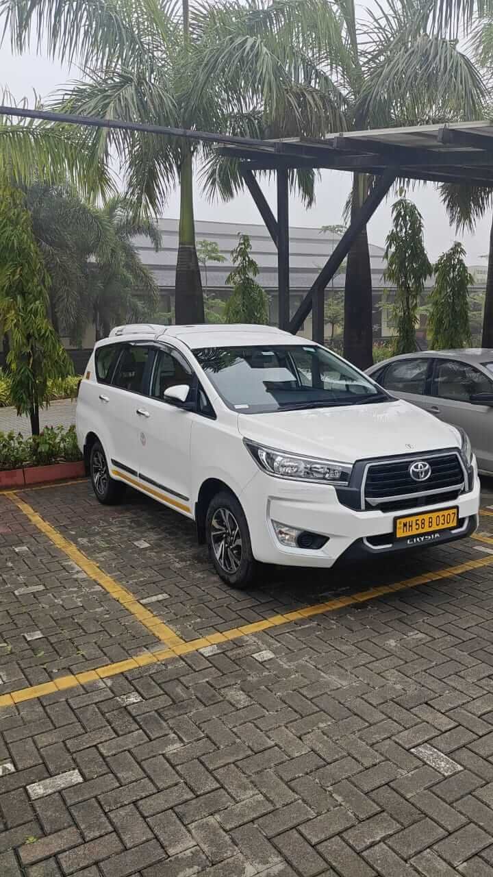 Wedding car rental Mumbai decorated luxury car